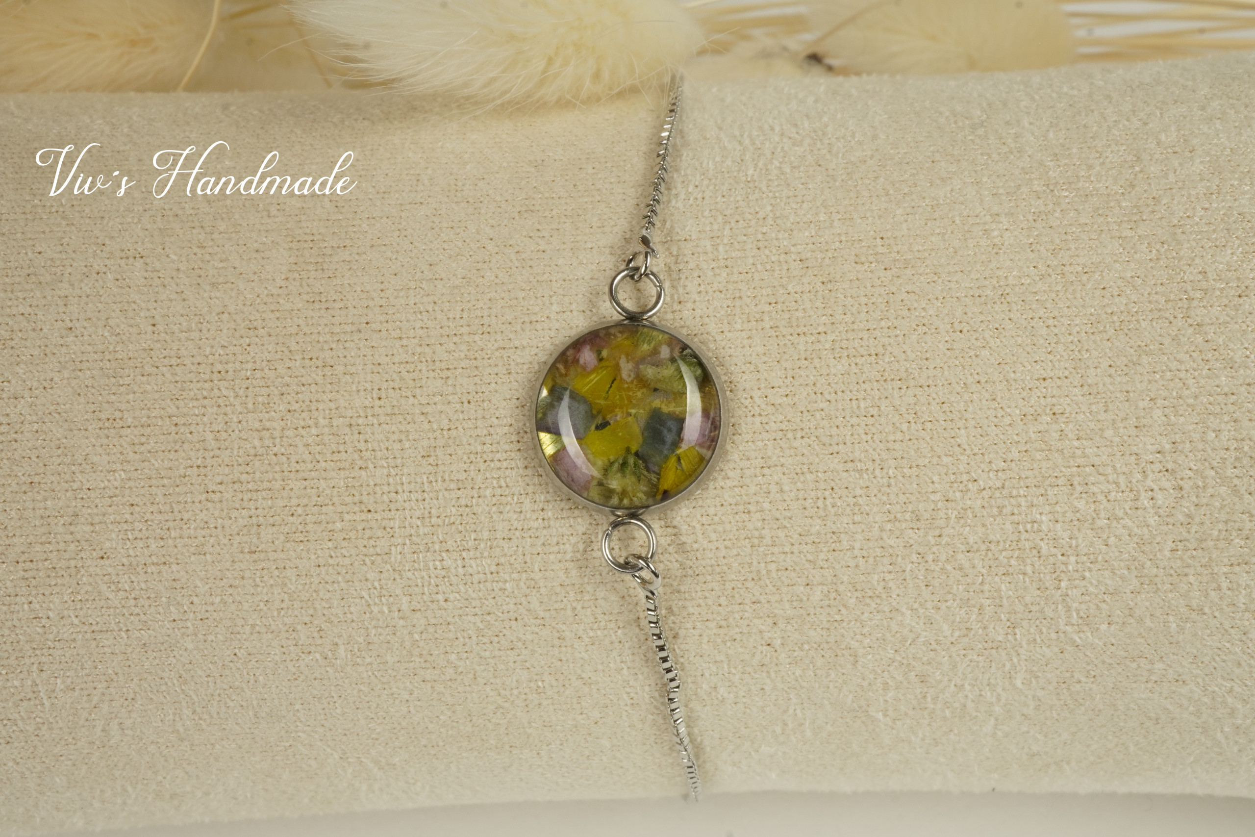Armband mit Blumen gefüllt