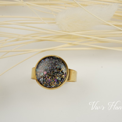 Goldfarbener Ring Schwarz/Glitzerplättchen Epoxidharz