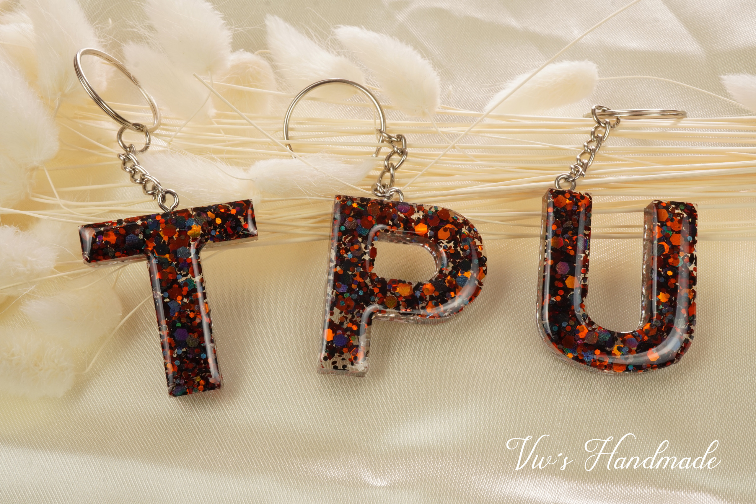 Schlüsselanhänger Buchstabe Glitzerplättchen Epoxidharz – Bild 2